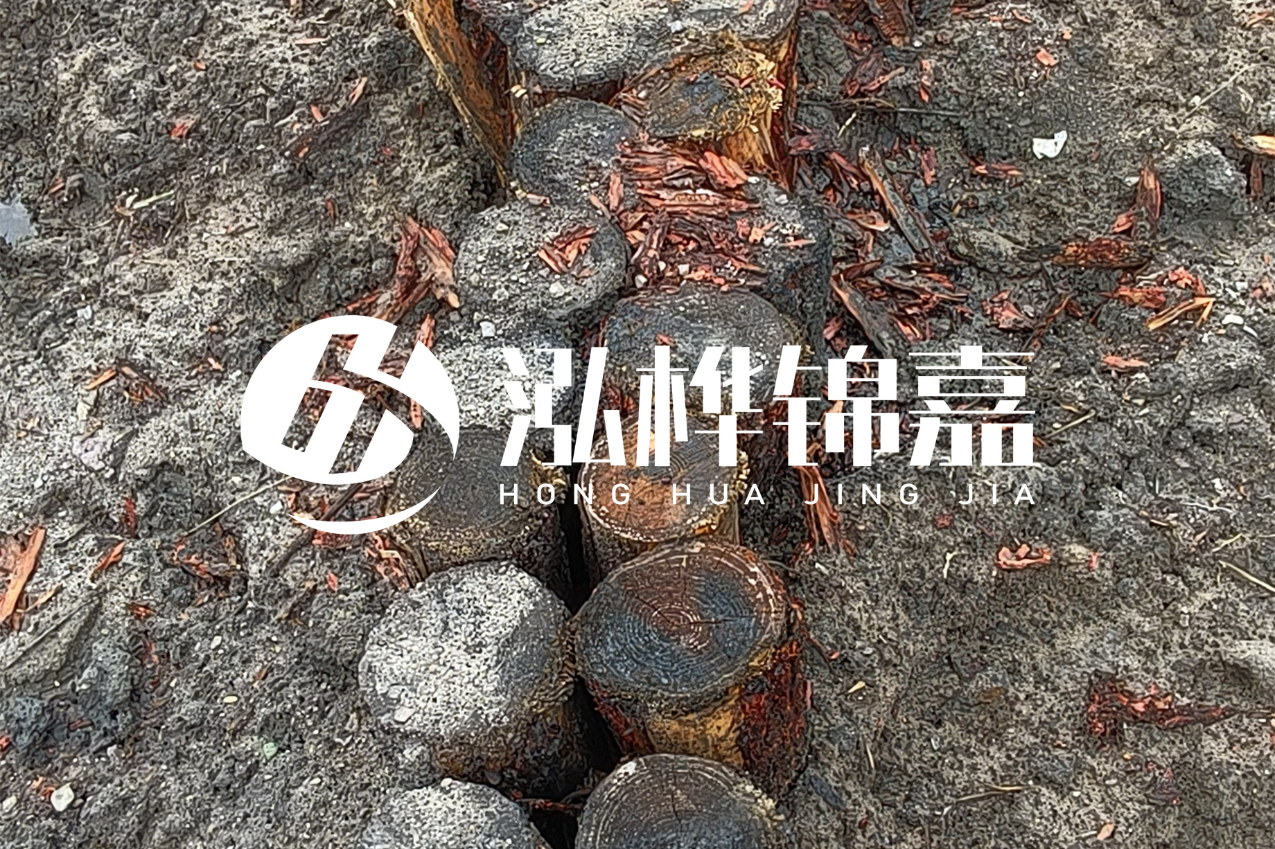 魚塘淤泥太多怎么清理？挖掘機(jī)清除淤泥的作用及方法