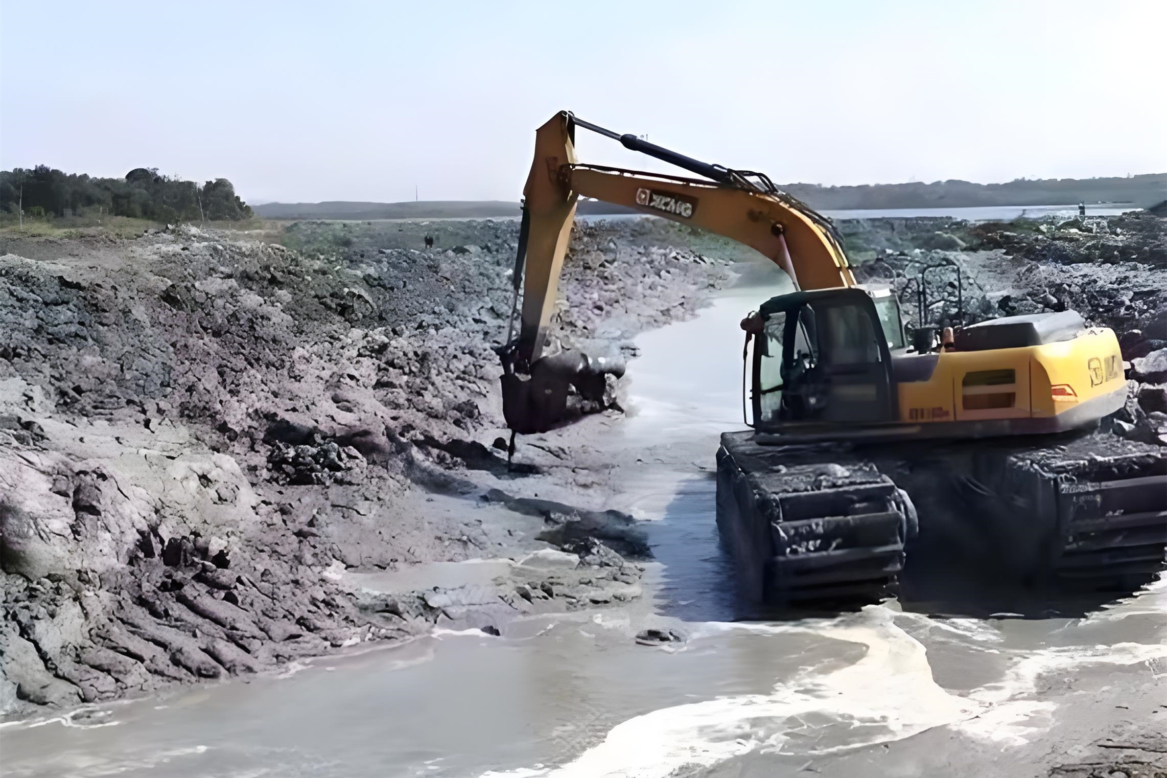 河南水挖清淤團(tuán)隊(duì)泓樺錦嘉-挖淤泥用什么機(jī)械好？