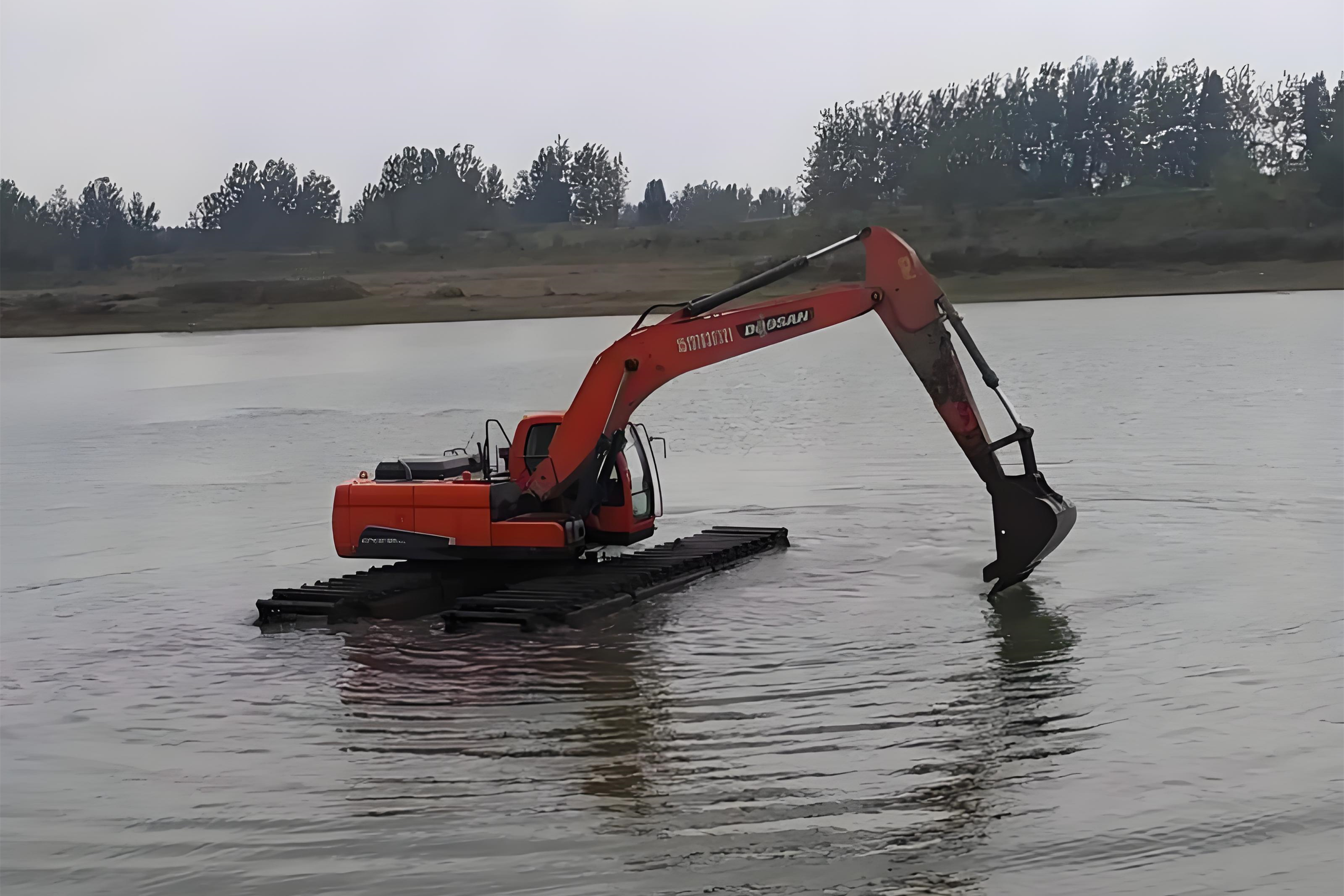 南昌水挖清淤團隊泓樺錦嘉-大面積沼澤地清淤總價一般什么范圍？