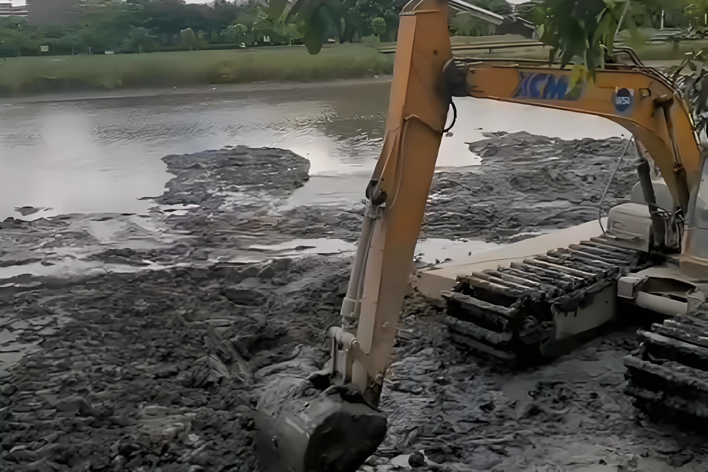 廣東東莞挖機(jī)清淤施工隊(duì)-水塘清淤需要請(qǐng)專(zhuān)業(yè)隊(duì)伍嗎？