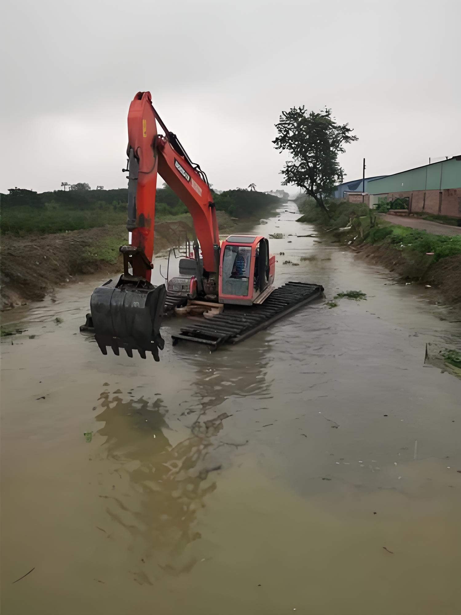 四川自貢挖機(jī)清淤施工隊(duì) - 水上挖機(jī)清淤能處理含有水草的淤泥嗎？