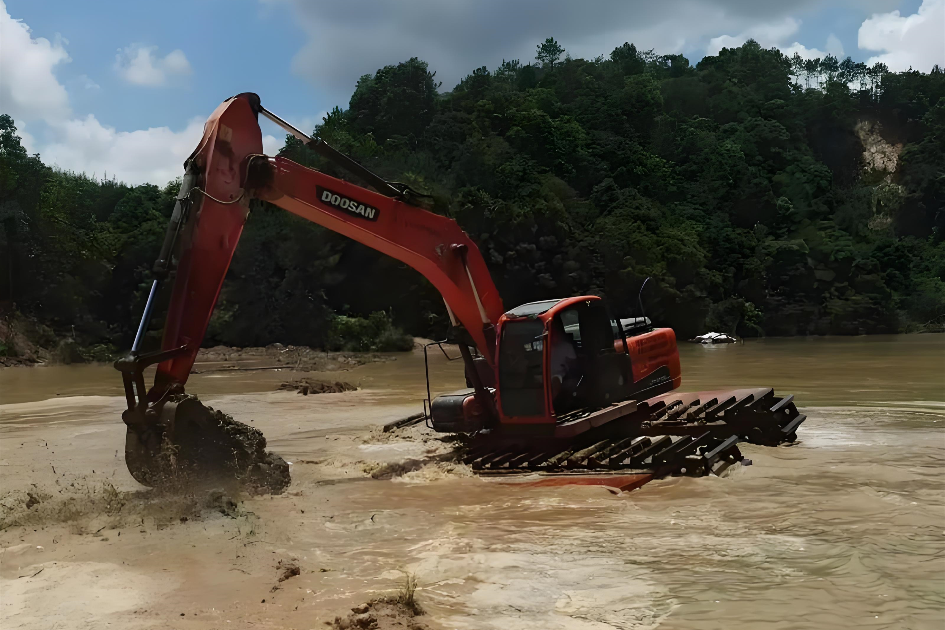 浙江杭州挖機(jī)清淤施工隊(duì)-沼澤地清淤需要先排水嗎？