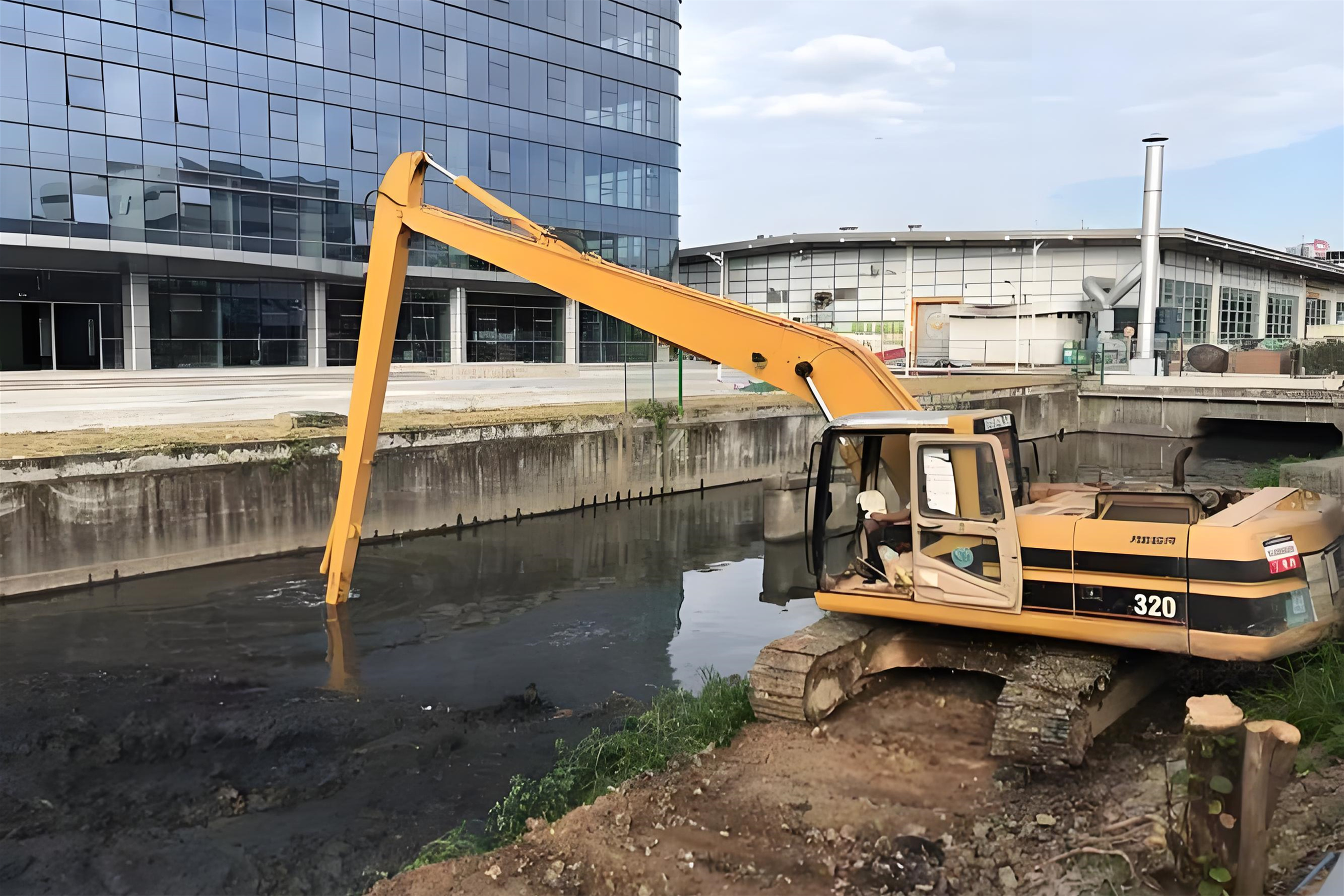 北京豐臺(tái)區(qū)水上挖機(jī)清淤隊(duì)-沼澤地清淤后土壤如何處理？