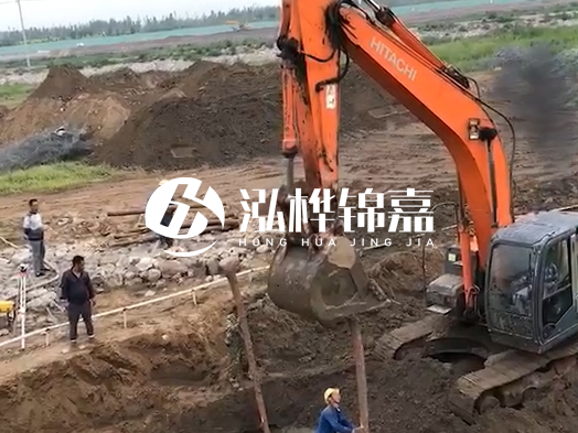 松木樁批發(fā)廠家泓樺錦嘉 - 生態(tài)河道木樁施工需要注意什么？