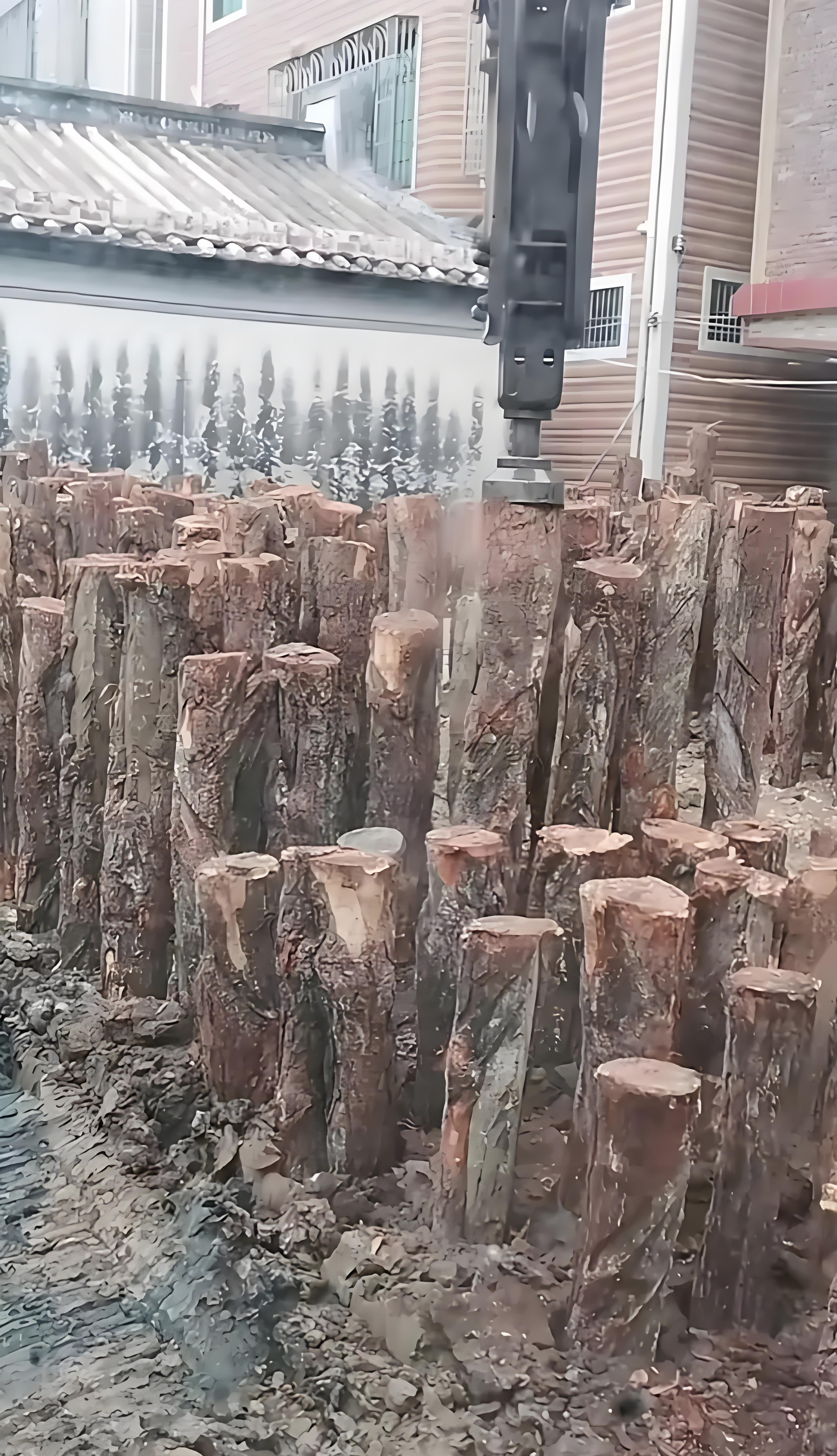 松木樁廠家泓樺錦嘉 - 河道駁岸樁和混凝土駁岸哪個(gè)更劃算？